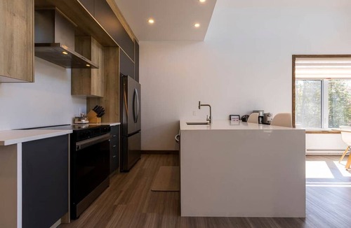 Chertsey House | Chalet Clematites