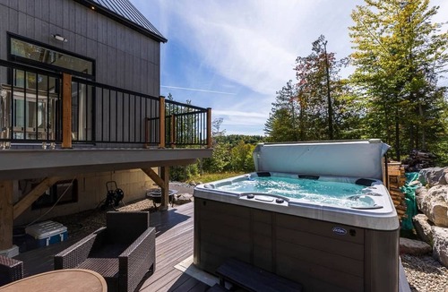 Chertsey House | Chalet Clematites
