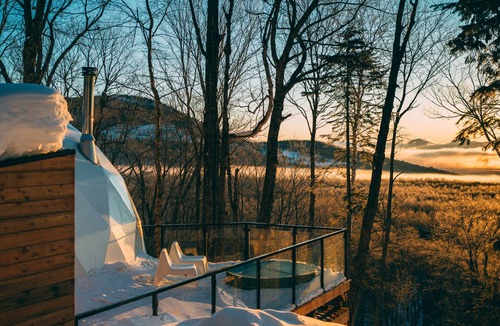 Petite-Riviere-Saint-Francois Cabin | Dôme 05 avec vue impressionnante sur le fleuve et la montagne