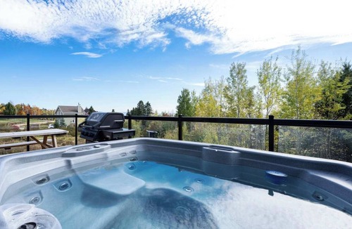 Petite-Riviere-Saint-Francois Ski Chalet | Ski & relax with a view of the river - L'Aube Charlevoix