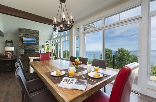 Petite-Riviere-Saint-Francois House | L'Aquitaine - Exceptional 180 degree view on the St-Lawrence River