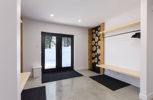 Petite-Riviere-Saint-Francois Villa | Chalet Valhalla - views, hot tub and coziness - less than 15km from Le Massif