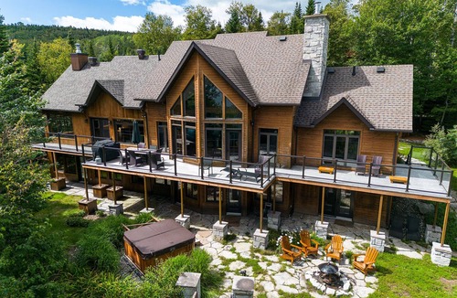 Petite-Riviere-Saint-Francois Ski Chalet | Perfect balance between modern and rustic