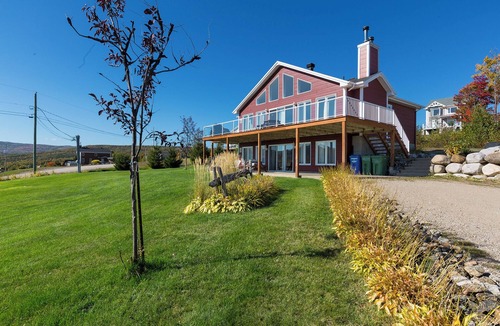 Petite-Riviere-Saint-Francois Condo | An indoor and outdoor fireplace to double the cosyness