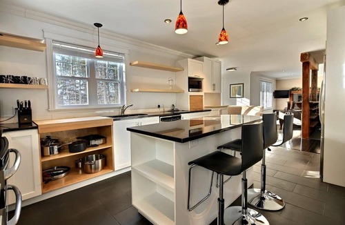 Petite-Riviere-Saint-Francois House | The peaceful calm of the surrounding wood