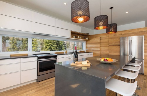 Petite-Riviere-Saint-Francois Ski Chalet | A entertainment room for festive evenings