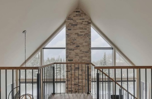 Petite-Riviere-Saint-Francois Ski Chalet | Manwë | Panoramic Escape | Spa & Games