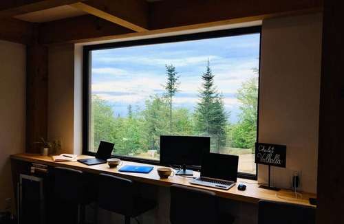 Petite-Riviere-Saint-Francois Ski Chalet | Chalet Valhalla - Views, Hot Tub and Coziness