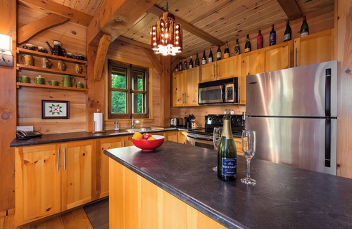 Petite-Riviere-Saint-Francois House | Wooden chalet for a rustic mountain style