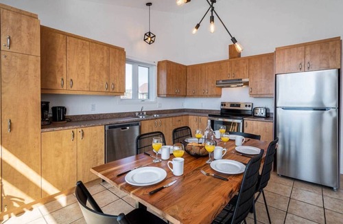 Petite-Riviere-Saint-Francois House | Bleuzen Vue splendide 2 chambres Foyer Balcon