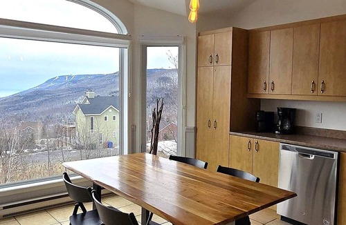 Petite-Riviere-Saint-Francois House | Bleuzen Vue splendide 2 chambres Foyer Balcon