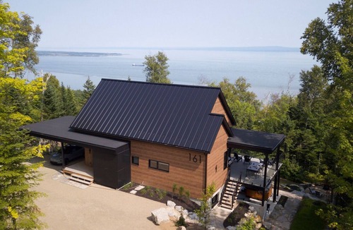 Petite-Riviere-Saint-Francois Villa | NEW CHALET! Fill up with energy and natural light