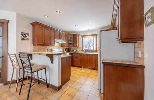 Petite-Riviere-Saint-Francois House | Boisia: Spa, pool table, 5bdr, 10 min to Massif