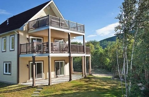 Petite-Riviere-Saint-Francois House | Boisia: Spa, pool table, 5bdr, 10 min to Massif