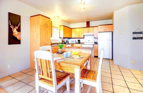 Petite-Riviere-Saint-Francois Condo | 3 BDRM - WoW: Spa, river view, fireplace & more!