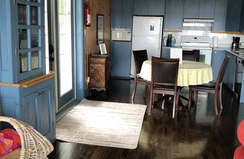 Saint-Jean-de-l'lle-d'Orleans Ski Chalet | Country cottage close to town, river view and access, swimming pool 121170