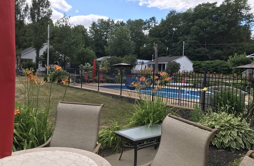 Saint-Jean-de-l'lle-d'Orleans Ski Chalet | Country cottage close to town, river view and access, swimming pool 121170