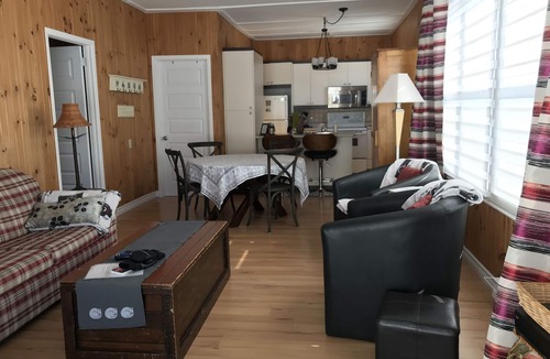 Saint-Jean-de-l'lle-d'Orleans Ski Chalet | Close to the river, private view and access. 2 bedrooms, 4 guests. Citq 121170