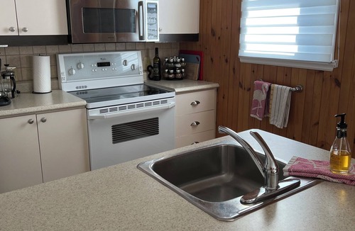 Saint-Jean-de-l'lle-d'Orleans Ski Chalet | Close to the river, private view and access. 2 bedrooms, 4 guests. Citq 121170