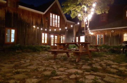 Saint-Jean-de-l'lle-d'Orleans Hostel | Auberge Le P'tit Bonheur