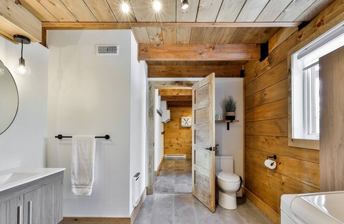 Sainte-Marguerite-du-Lac-Masson Ski Chalet | Canadian Mountain Family Cabin near ski and lake