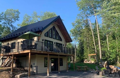 Sainte-Marguerite-du-Lac-Masson Ski Chalet | Canadian Mountain Family Cabin near ski and lake