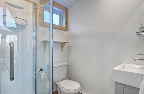 Sainte-Marguerite-du-Lac-Masson Ski Chalet | Scandinavian mountain mini chalet
