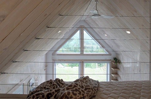 Sainte-Marguerite-du-Lac-Masson Ski Chalet | Scandinavian mini chalet