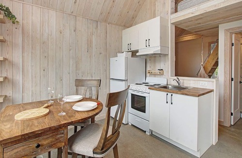 Sainte-Marguerite-du-Lac-Masson Ski Chalet | Scandinavian mini chalet