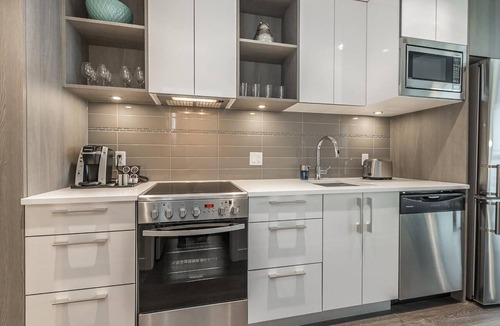 Rock Bay Condo | Bright Old Town Suite with City Views