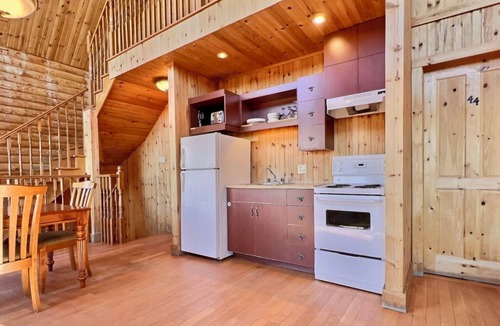 Saint-Paul-de-Montminy Ski Chalet | Cabin in the Appalachian Hiking Trails