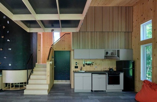 Eastman Cabin | Cabin Zoobox 57 Summa