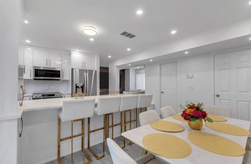 Crescent Heights House | Calgary Downtown Guest House