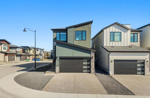 Southwest Calgary House | Calgary Gem and Stylish Home with Patio and AC