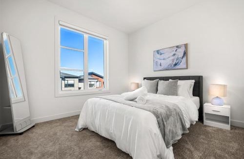 Southwest Calgary House | Calgary Gem and Stylish Home with Patio and AC