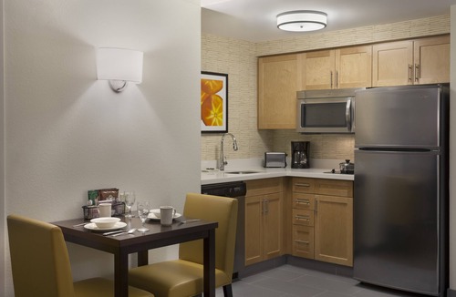 Mississauga Hotel | Cambridge Suites Mississauga