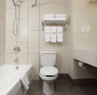 Winnipeg Hotel | Canad Inns Destination Centre Polo Park