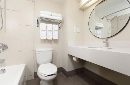 Winnipeg Hotel | Canad Inns Destination Centre Polo Park