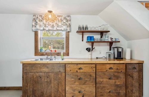 Black Rock Cabin | Canada Creek Coastal Cottage - Annapolis Valley