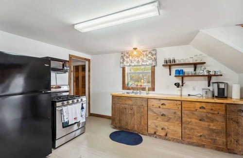 Black Rock Cabin | Canada Creek Coastal Cottage - Annapolis Valley