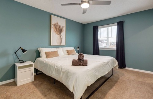 Cranston House | "Candelabrum" in Cranston Sleeps 6!