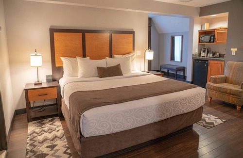 Canmore Hotel | Canmore Retreat with a Jacuzzi Tub + Balcony