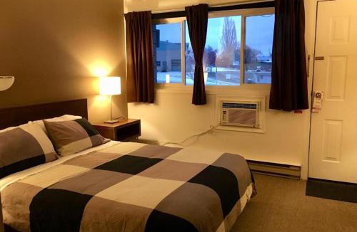 Invermere Hotel | Canterbury Inn