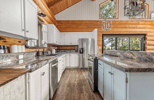 Invermere House | Canterbury Lodge | Private Hot Tub | Arcade Games