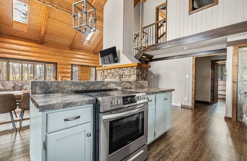 Invermere House | Canterbury Lodge | Private Hot Tub | Arcade Games