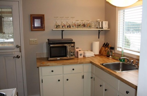 Salt Spring Island Cottage | 'Captain's Quarters' Waterfront Cottage on Fulford Harbour