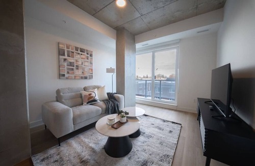 Carlingwood - McKellar Park - Laurentien View Apartment | Carlton West Modern Living | Vista 1BR