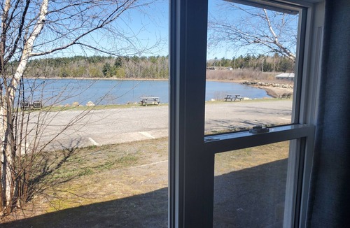 Thessalon Hotel | Carolyn Beach Inn & Restaurant