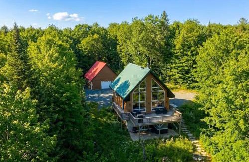Val-des-Lacs Ski Chalet | Carriole - Private Hot Tub - Nature and Hiking