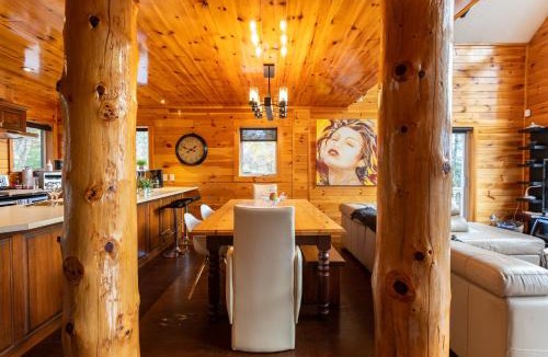 Val-des-Lacs Ski Chalet | Carriole - Private Hot Tub - Nature and Hiking